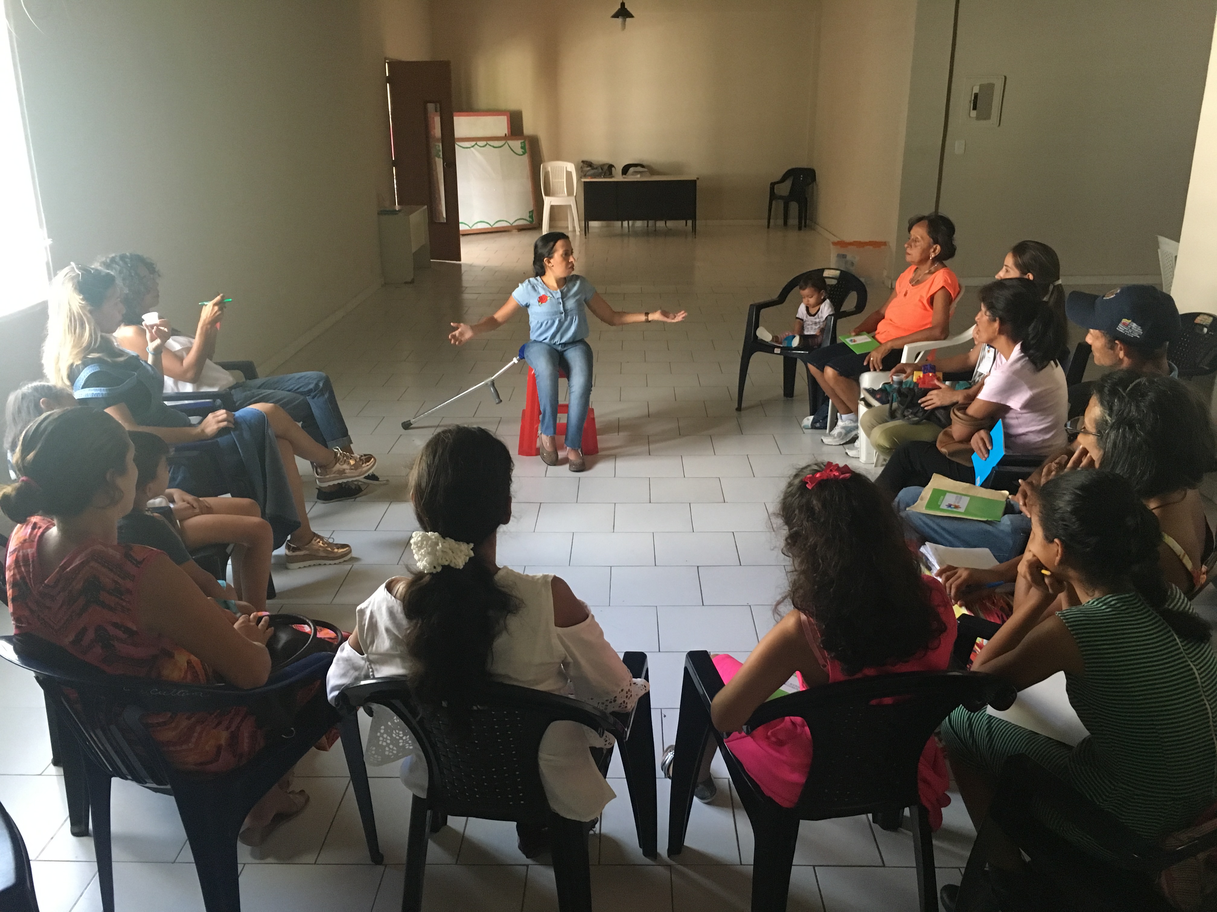 Charla de Delia Rivas a personas con discapacidad en municipio Díaz del estado Nueva Esparta